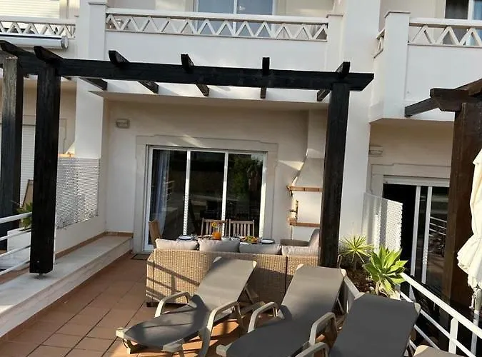 Amazing View With Pool Apartman